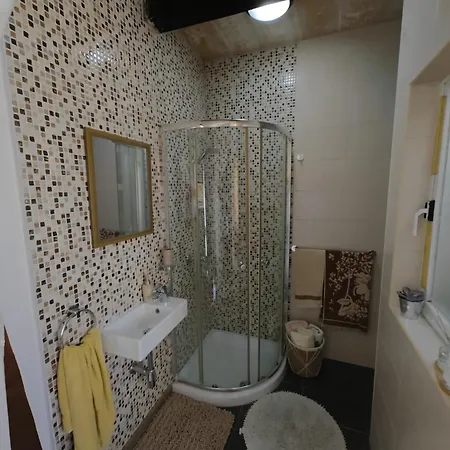 Private With Shower En-suite And Terrace Balzan